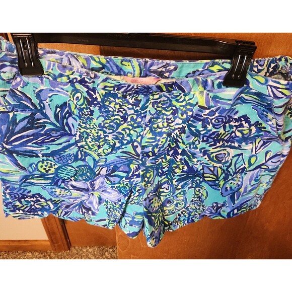 Lilly Pulitzer Bennett Blue Magnolia Shorts, size 12 - Picture 1 of 8